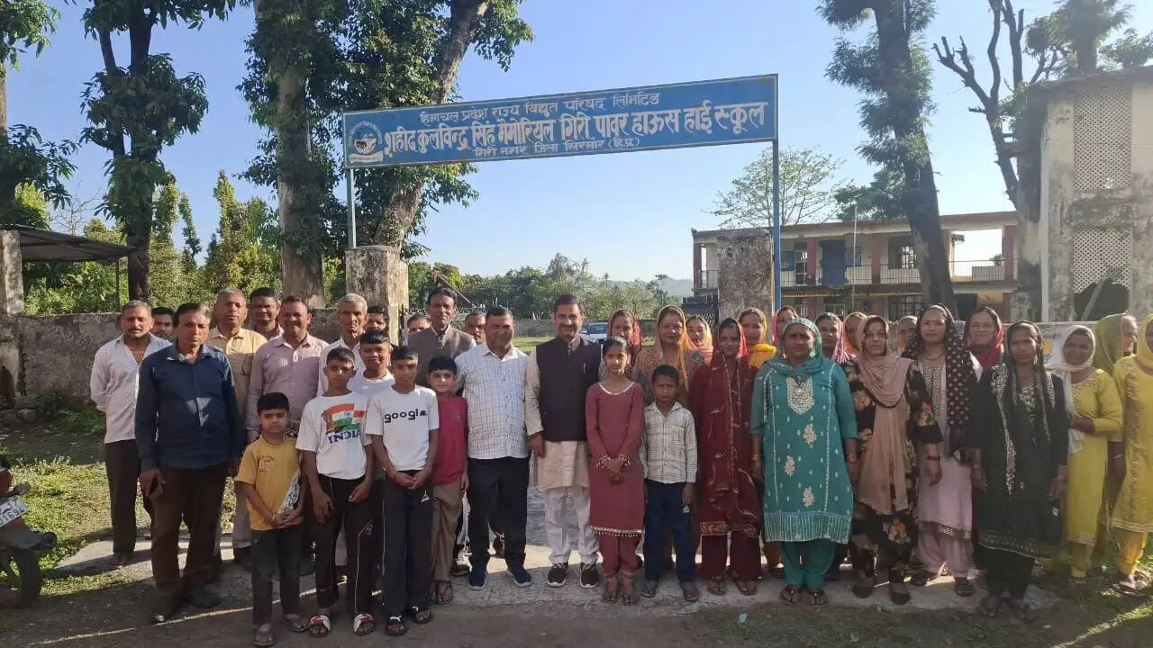 शहीद कुलविंदर सिंह स्कूल पर ताला जड़ना शहीदों का अपमान: डॉ. राजीव बिंदल