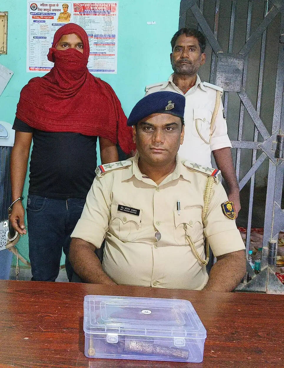 बख्तियारपुर थाना के तुर्की गांव में देशी शराब, हथियार व गोली के साथ एक युवक गिरफ्तार
