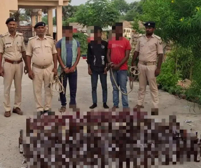 जुगाड़ गाड़ी से 133.125 लीटर शराब बरामद, तीन तस्कर धराए
