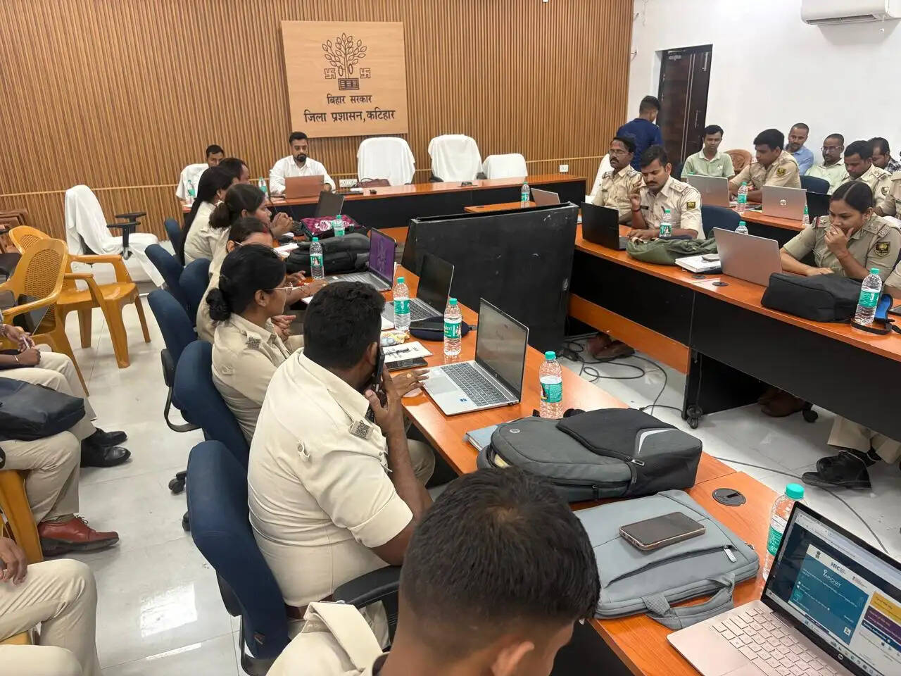 डिजिटल युग के लिए तैयार हो रही कटिहार पुलिस, पुलिसकर्मियों ने सीखी ई-समन की बारीकियां