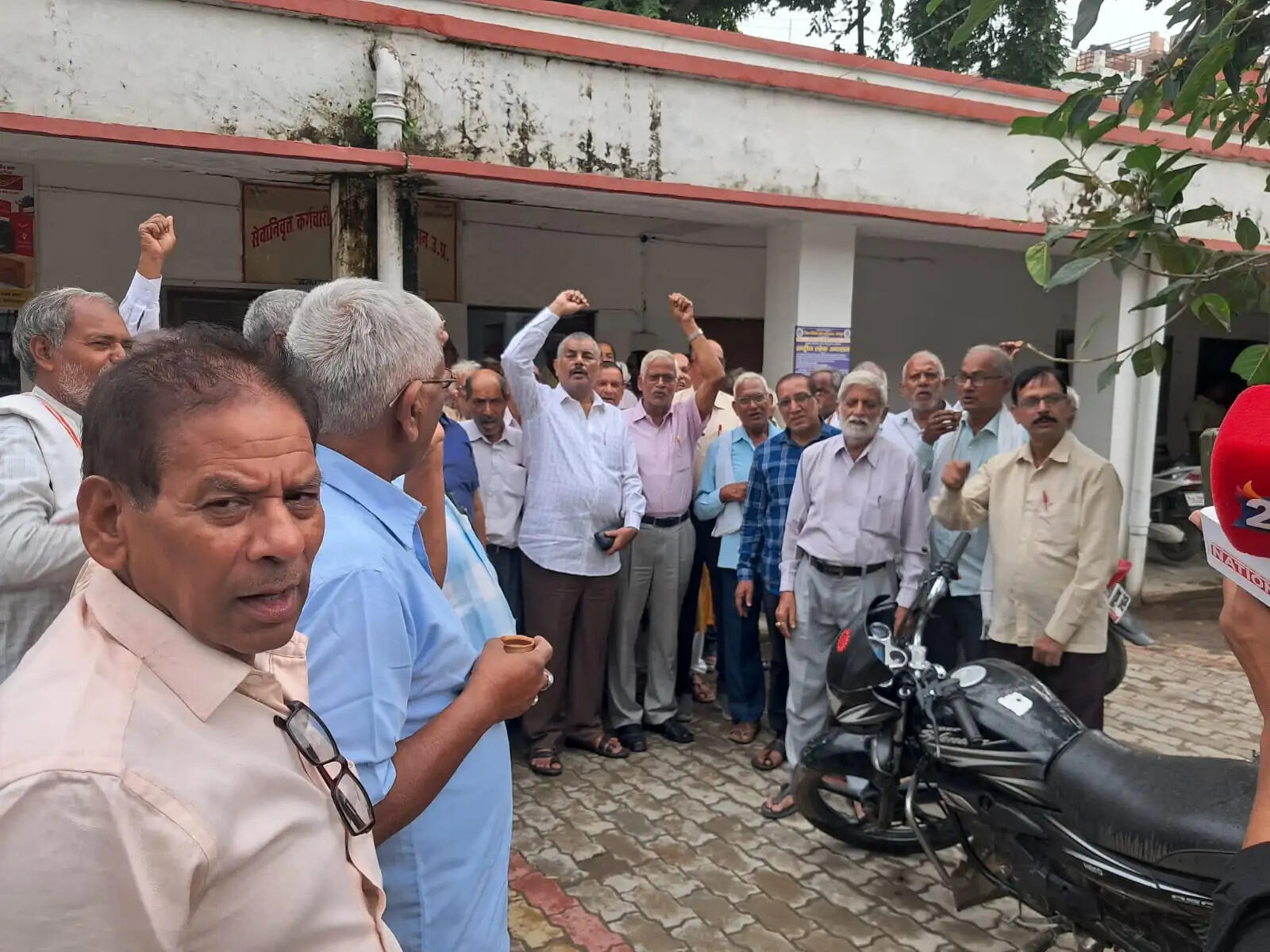 चिकित्सा प्रतिपूर्ति भुगतान में बाधा से पेंशनर्स परेशान, अनशन और धरना-प्रदर्शन की दी चेतावनी