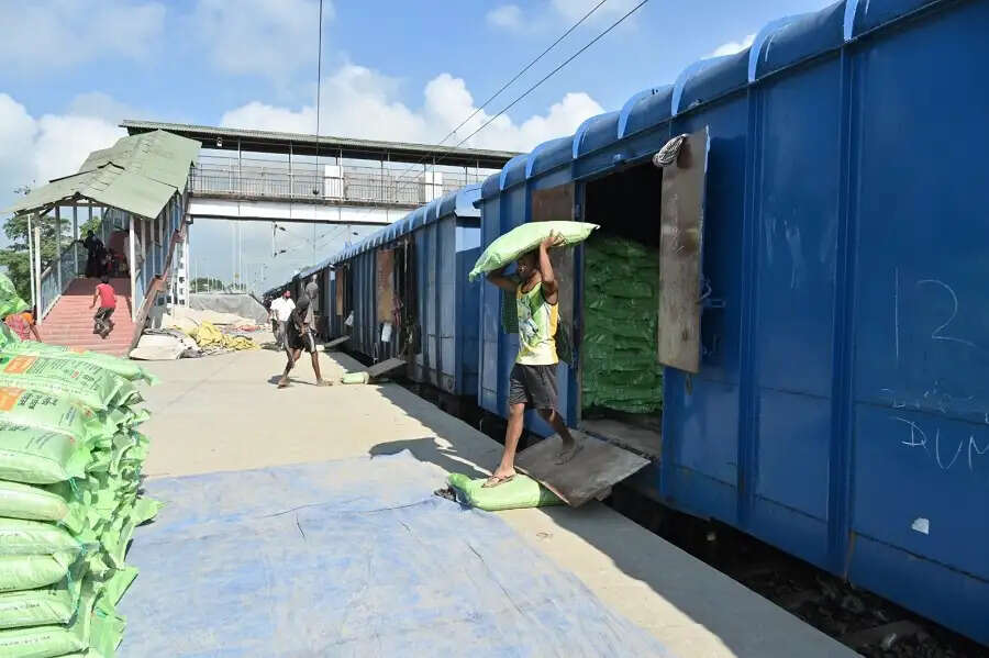 पूर्वोत्तर सीमांत रेलवे का अप्रैल 2026 में माल परिवहन प्रदर्शन बेहतर, 1135 रेक अनलोड
