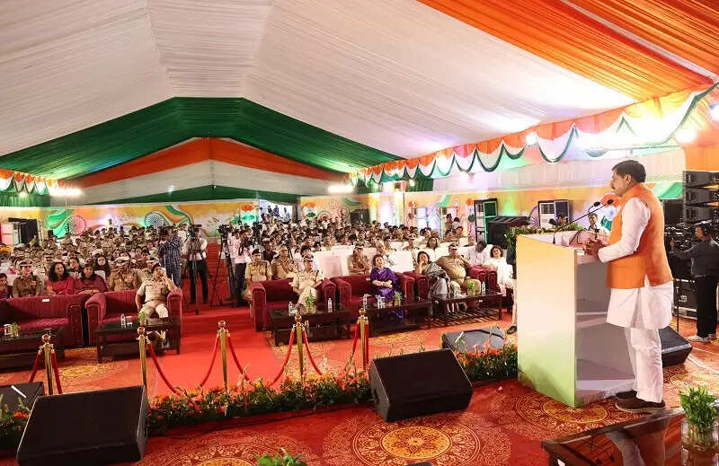 देशभक्ति, कर्तव्य और जनसेवा के प्रति समर्पण का सम्मान हैं सेवा पदक : मुख्यमंत्री डॉ. यादव