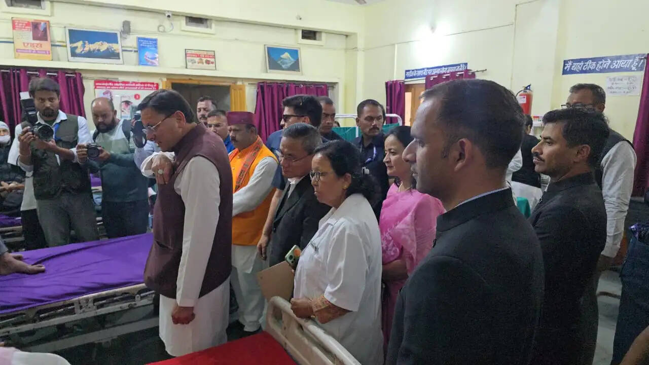 मुख्यमंत्री ने&nbsp;किया&nbsp;पिथौरागढ़ जिला अस्पताल का निरीक्षण