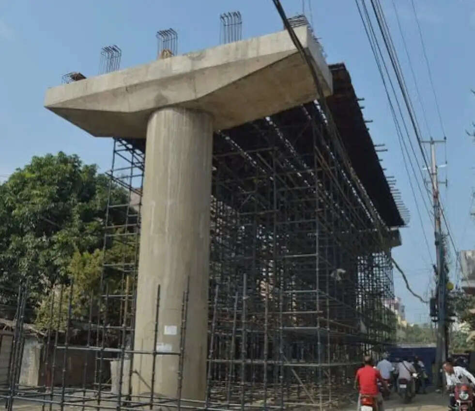 मुआवजा भुगतान के बाद भोलानाथ फ्लाईओवर के काम ने पकड़ी रफ्तार, 41 में से 37 पिलर बनकर तैयार