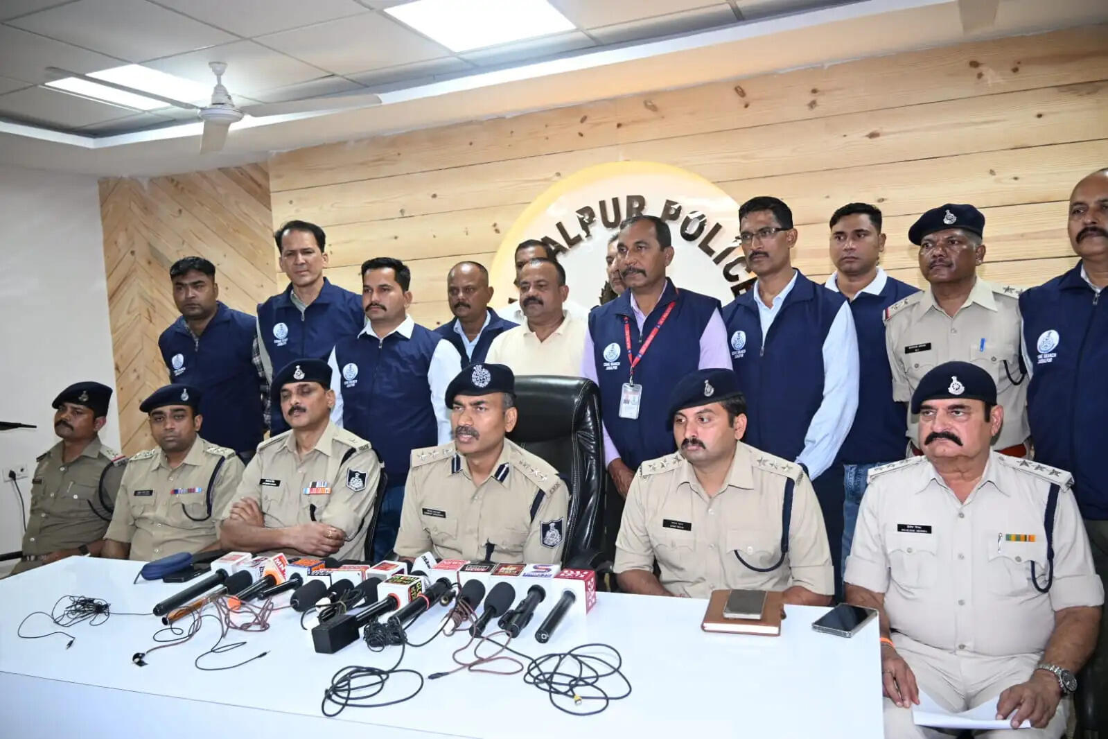 जबलपुर पुलिस की बिहार में रेड, अंतर्राज्यीय डकैत सुनील पासवान गिरफ्तार, सवा करोड़ रुपये के सोने के जेवर बरामद