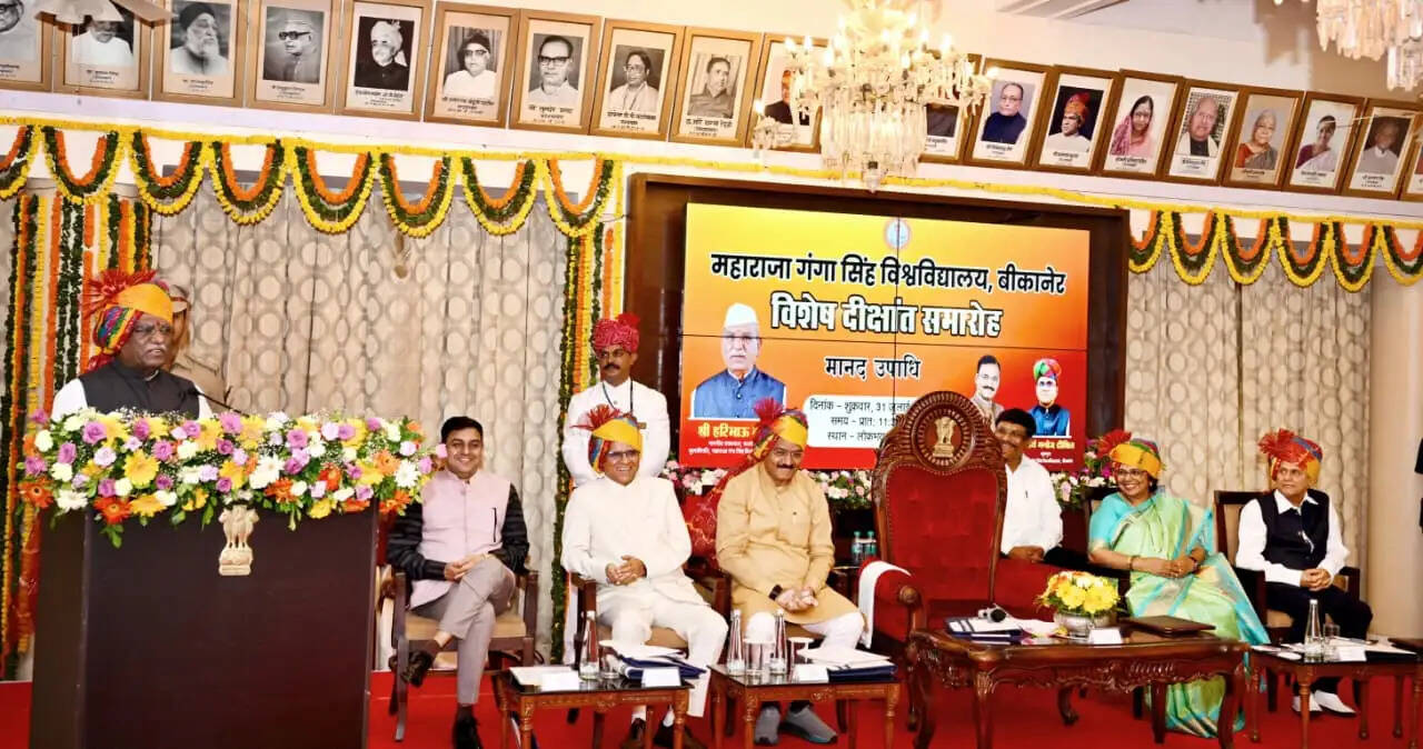 लोकभवन में विशेष दीक्षांत समारोह आयोजित&nbsp;:&nbsp;राज्यपाल&nbsp;बागडे ने असाधारण योगदान के लिए प्रदान की उपाधियां