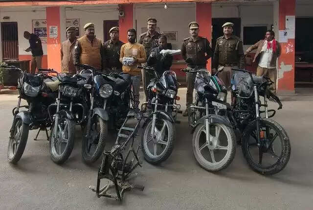 फर्रुखाबाद में आधा दर्जन चोरी की बाइक के साथ दो चोर गिरफ्तार , कई जिलाें में दर्ज हैं मुकदमे