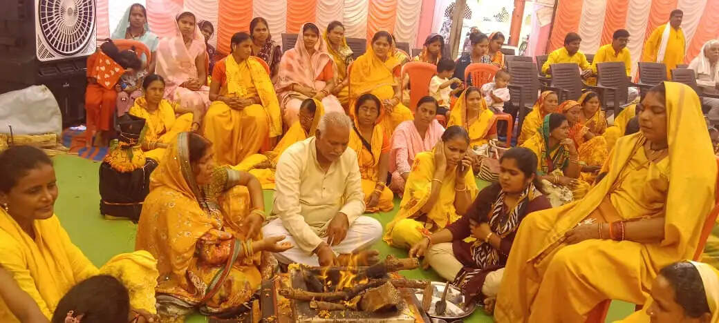 सोरिद में गायत्री महायज्ञ: 125 बच्चों का विद्यारंभ, 24 गर्भवती महिलाओं का पुंसवन संस्कार