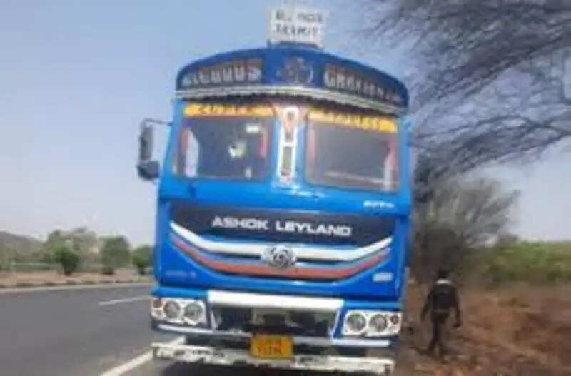 सागर में तेज रफ्तार ट्रक ने बाइक सवार दो छात्रों को कुचला, मौके पर मौत,&nbsp;आक्रोशित ग्रामीणों ने किया हाईवे जाम