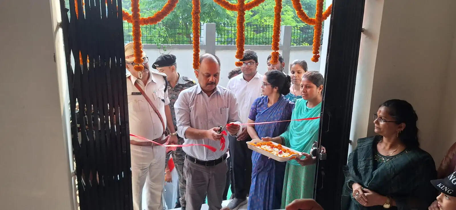 नव निर्मित सखी वन स्टॉप सेंटर भवन का जिलाधिकारी द्वारा उद्घाटन