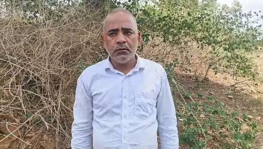 इनामी हिस्ट्रीशीटर गिरफ्तार, फ्लैट से स्मैक व नकदी बरामद