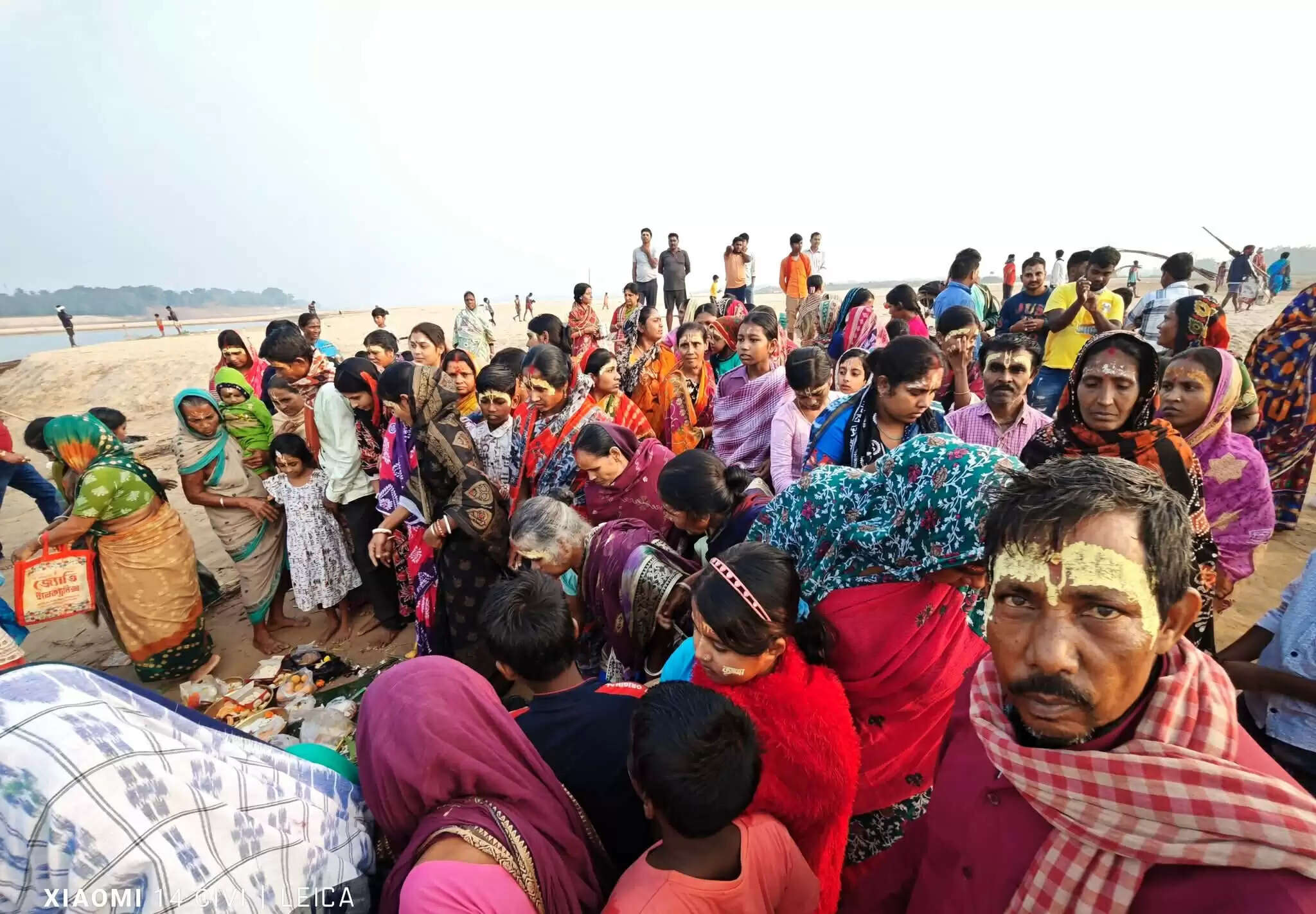 पश्चिम मेदिनीपुर में नदी तटों पर श्रद्धालुओं की भीड़, पंचव्रत रास पूर्णिमा पर आस्था का सैलाब