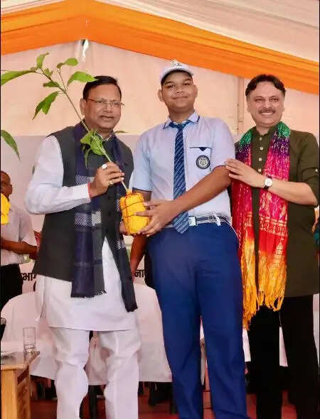 पौधरोपण महायज्ञ : 04 बजे तक प्रदेश भर में लगाये गये 30 कराेड़ पौधे