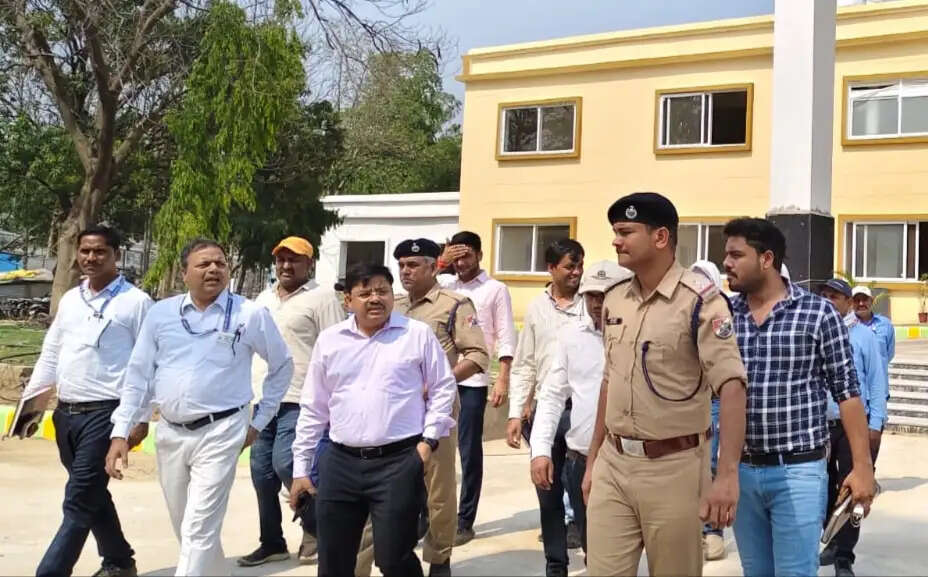 चुनार-चोपन रेलखंड का एडीआरएम ने किया निरीक्षण, यात्री सुविधाएं परखी