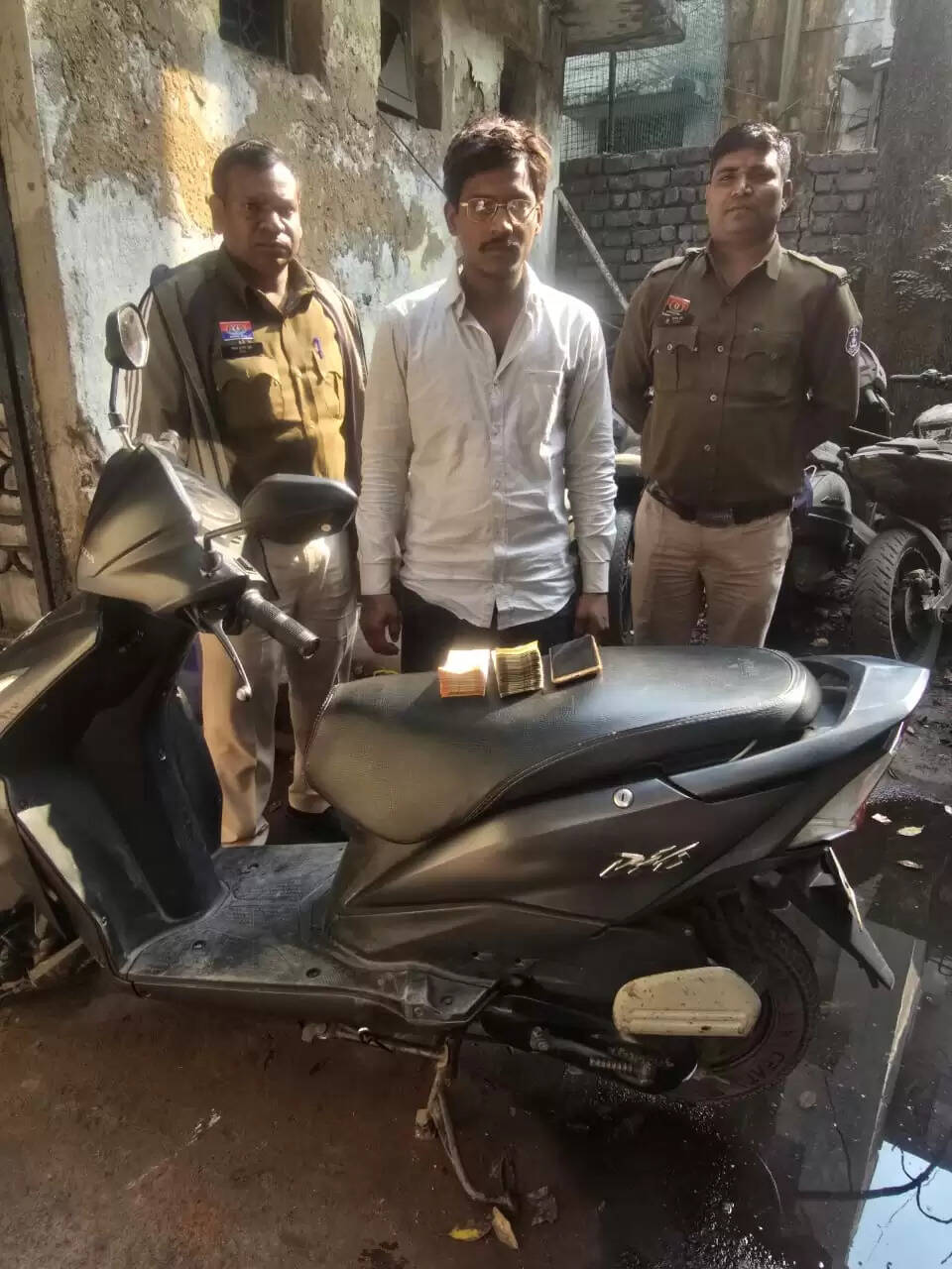 रायपुर : मोबाइल चोरी कर यू.पी.आई. के जरिए लाखों रुपये की आनलाइन चोरी, आरोप‍ित गिरफ्तार