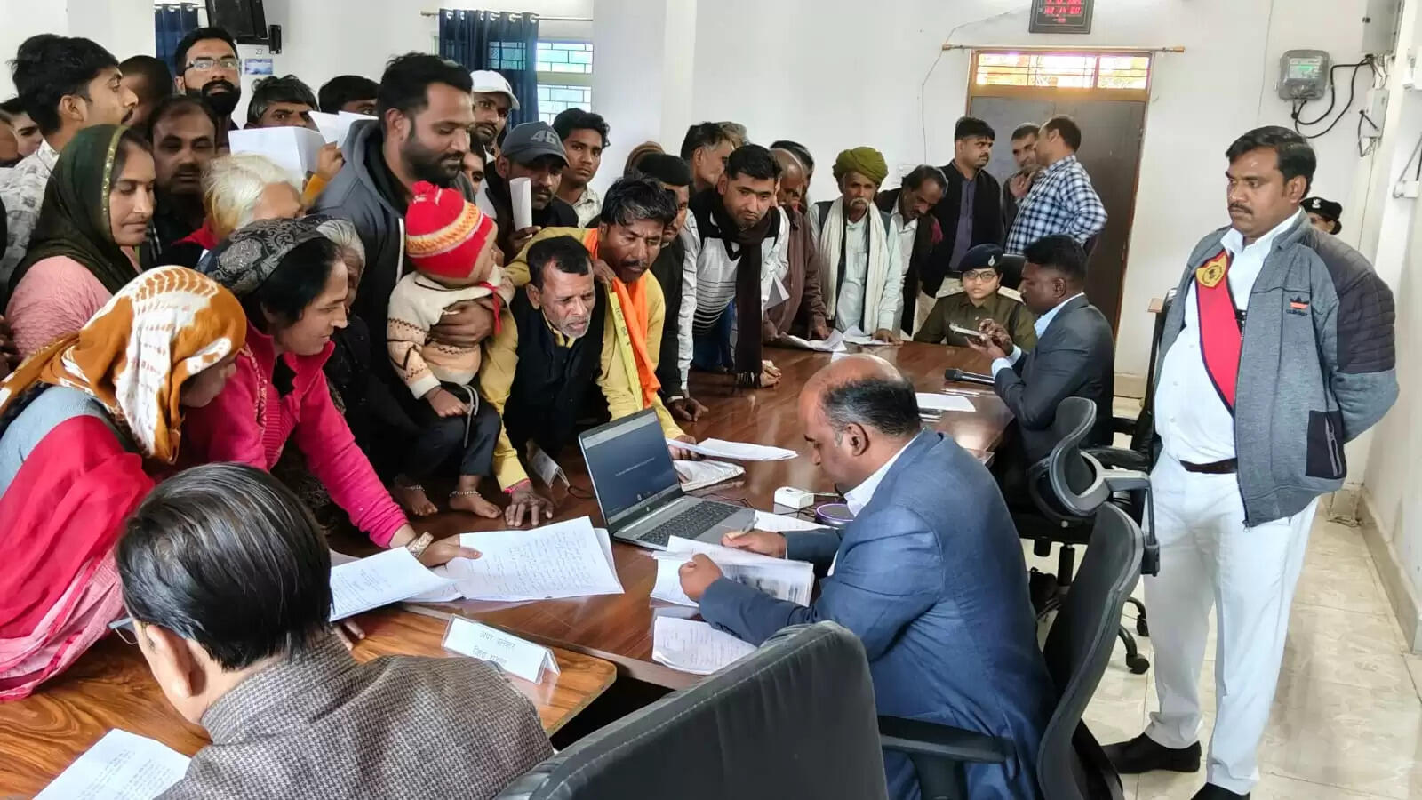 राजगढ़ः भुगतान में देरी होने पर कलेक्टर ने दिए बीपीएम व बीई के वेतन से वसूली के निर्देश