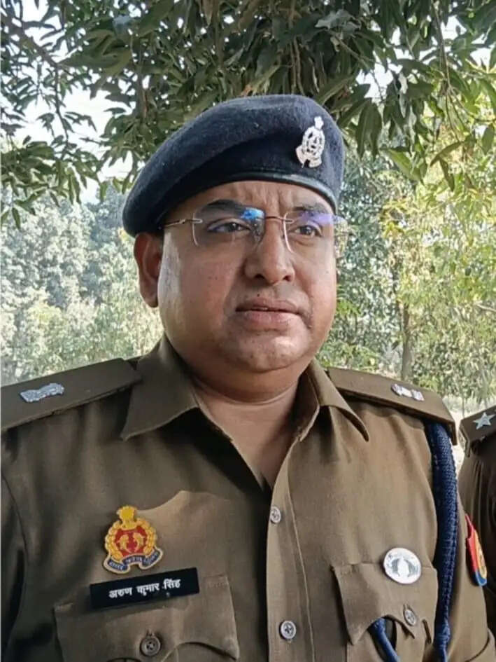 आम के बाग में अज्ञात महिला का शव मिला