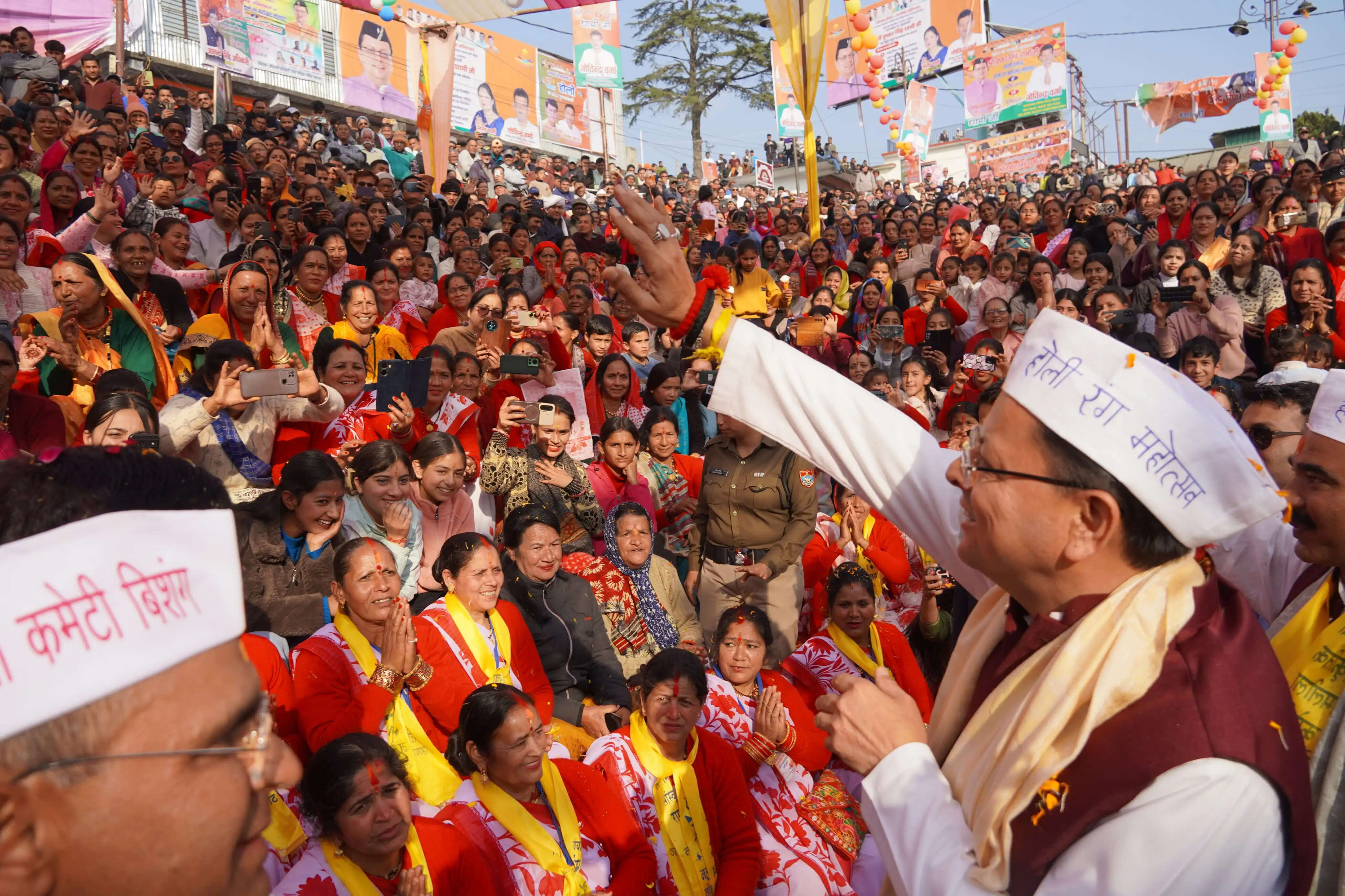 मुख्यमंत्री धामी ने लोहाघाट में मनाई पारंपरिक कुमाऊँनी होली