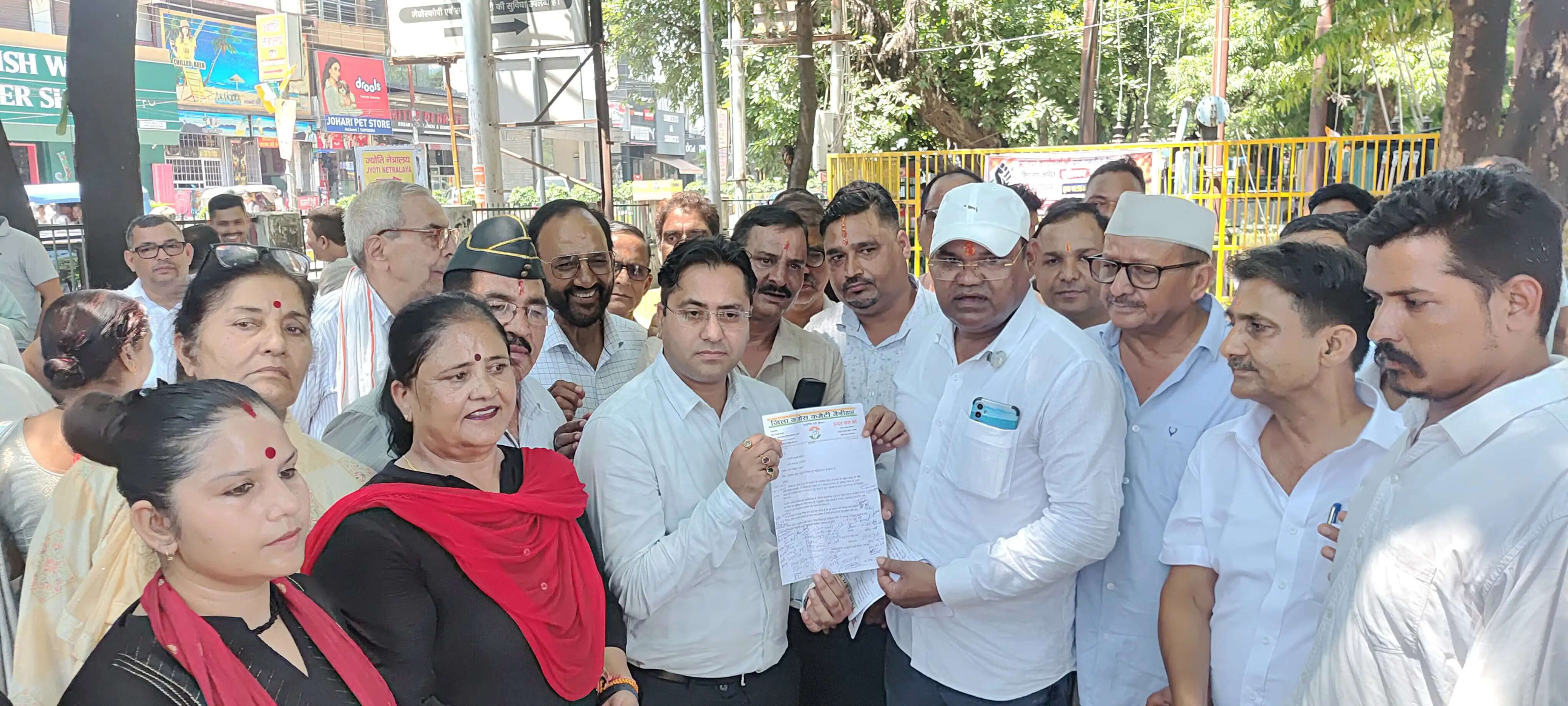 रामलीला मैदान के ‘शुद्धिकरण’ पर कांग्रेस का कड़ा विरोध भाजपा का पुतला फूंका