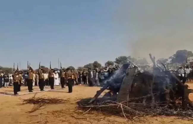 नारनौलः कश्मीर में शहीद सूबेदार को सैन्य सम्मान के साथ दी विदाई