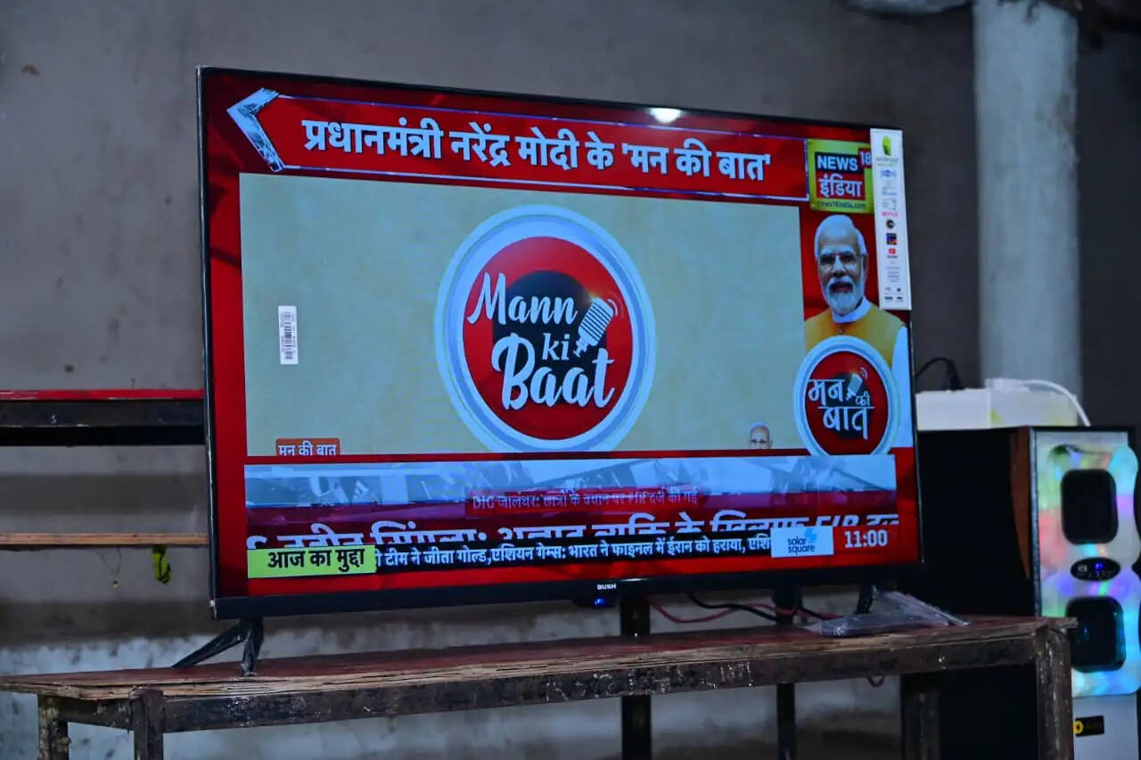 गांव की चौपाल और ‘मन की बात’ : मंत्री दयालदास ने ग्रामीणजनों के साथ सुना प्रधानमंत्री मोदी का संदेश