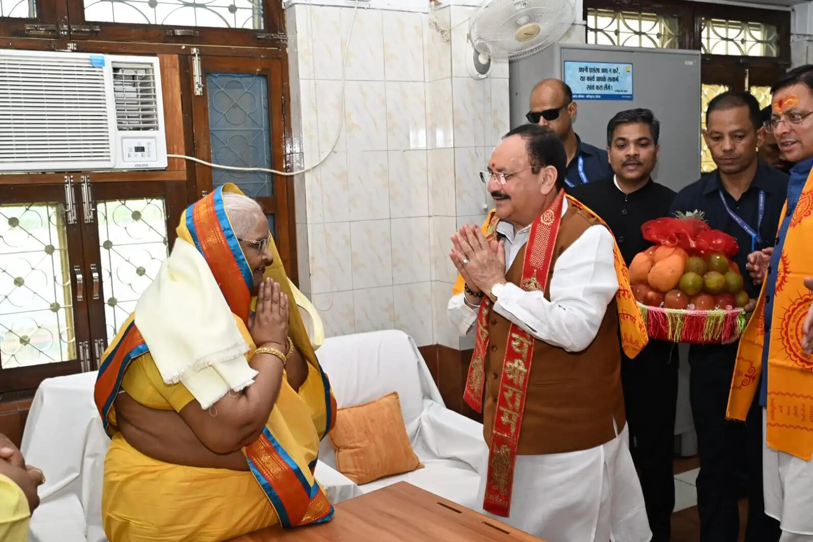 केंद्रीय स्वास्थ्य मंत्री जेपी नड्डा व मुख्यमंत्री धामी ने शांतिकुंज अधिष्ठात्री शैल दीदी को किया सम्मानित