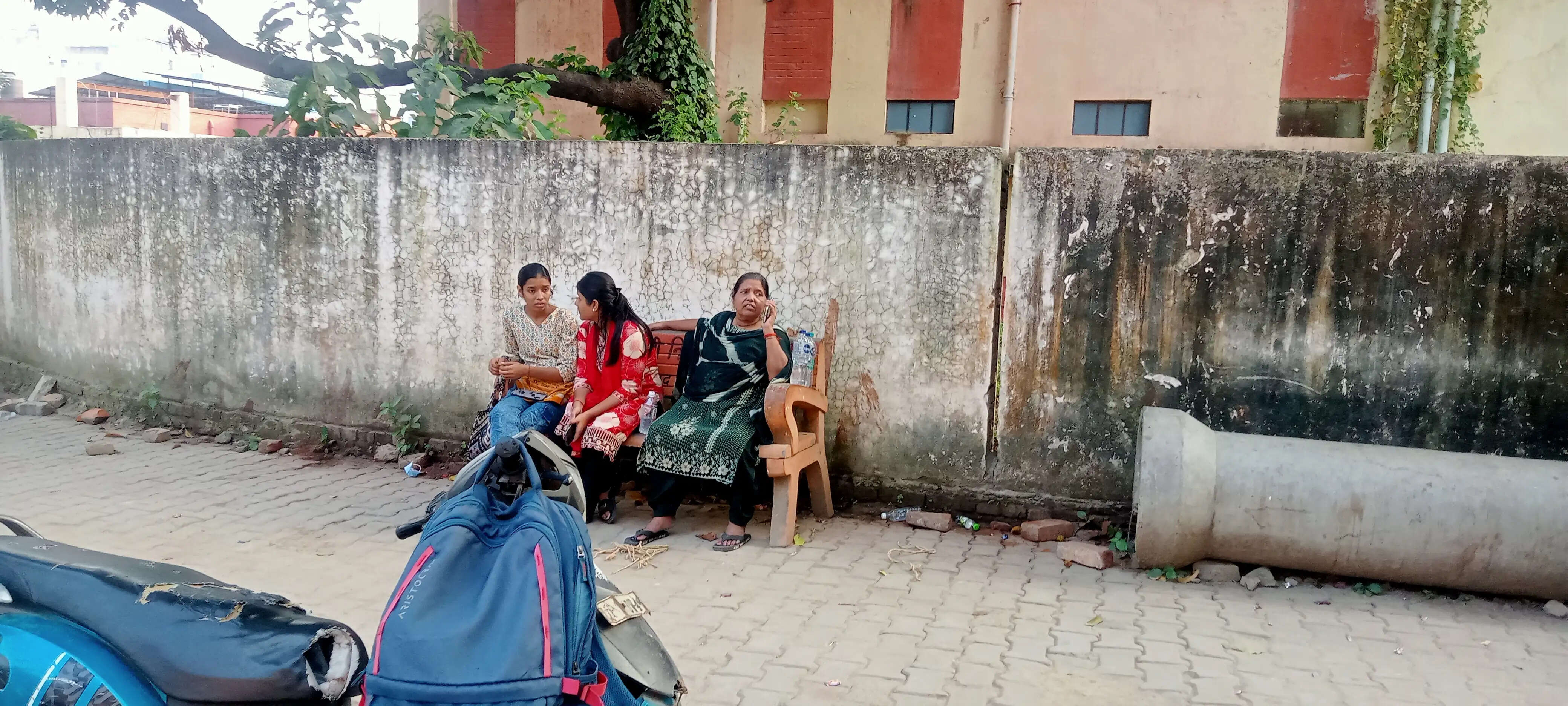 ईश्वर शरण कॉलेज के लैब अटेंडेंट की गोली मारकर हत्या
