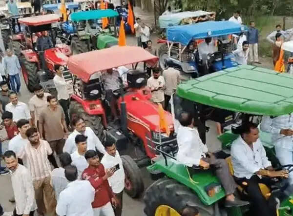 इंदौर में किसानों का उग्र आंदोलन, भोपाल कूच करते हुए पुलिस ने रोका, चलाए वाटर कैनन-छोड़े आंसू गैस
