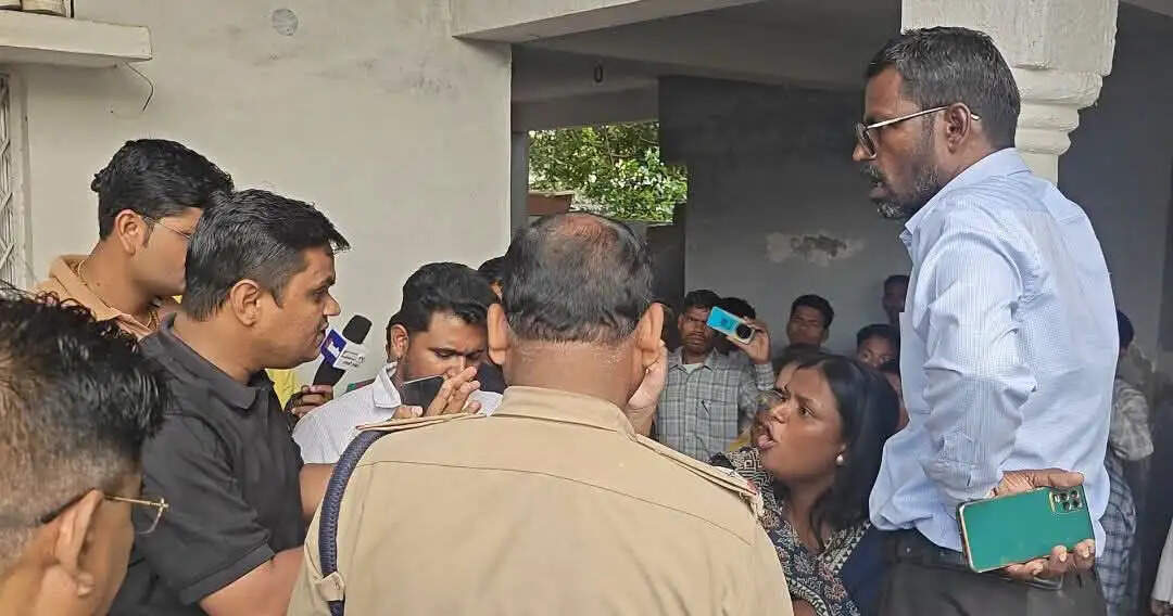 अनूपपुर: पारिवारिक कार्यक्रम की आड़ में धर्मांतरण का आरोप, केरल समेत कई राज्यों से लोग आए