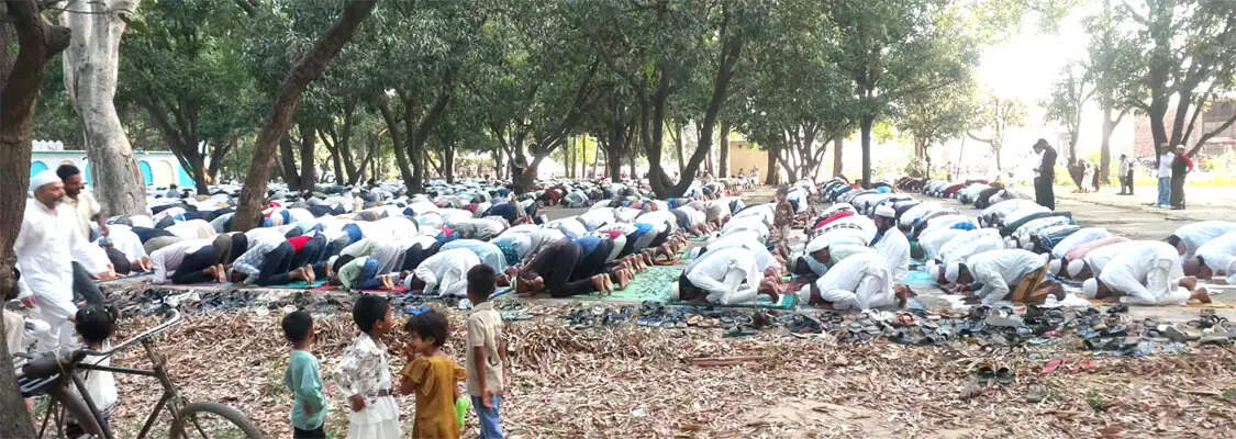 ईद-उल-अजहा पर मुल्क की सलामती व खुशहाली के लिए मांगी दुआएं