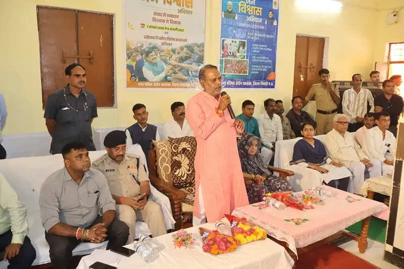 जनता की समस्याओं का समय-सीमा में निराकरण करें : मंत्री कुशवाह