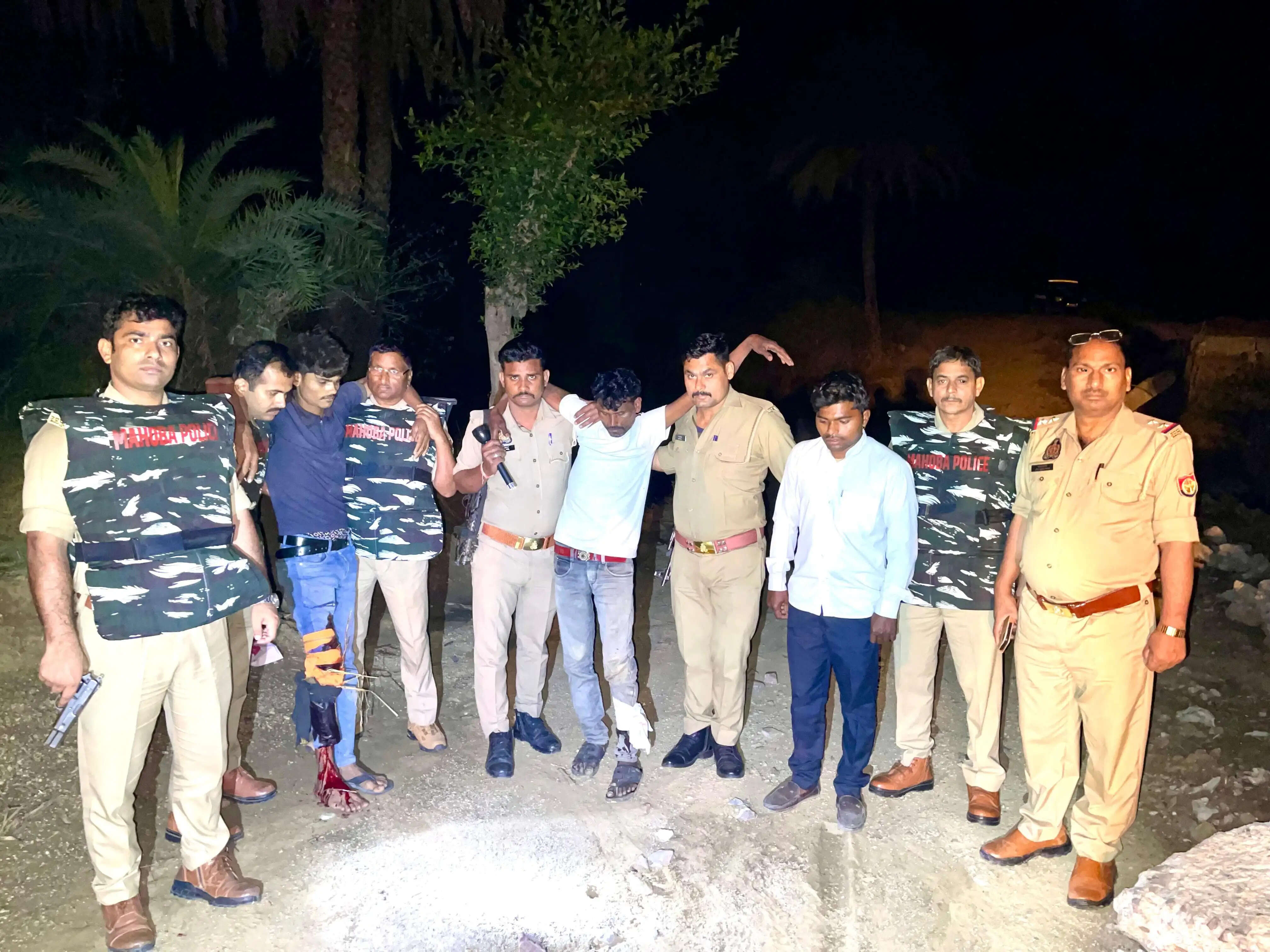 महोबा में पुलिस मुठभेड़ में तीन बदमाश गिरफ्तार ,अंतर्राज्यीय ट्रैक्टर-ट्रॉली चोर गैंग का पर्दाफाश