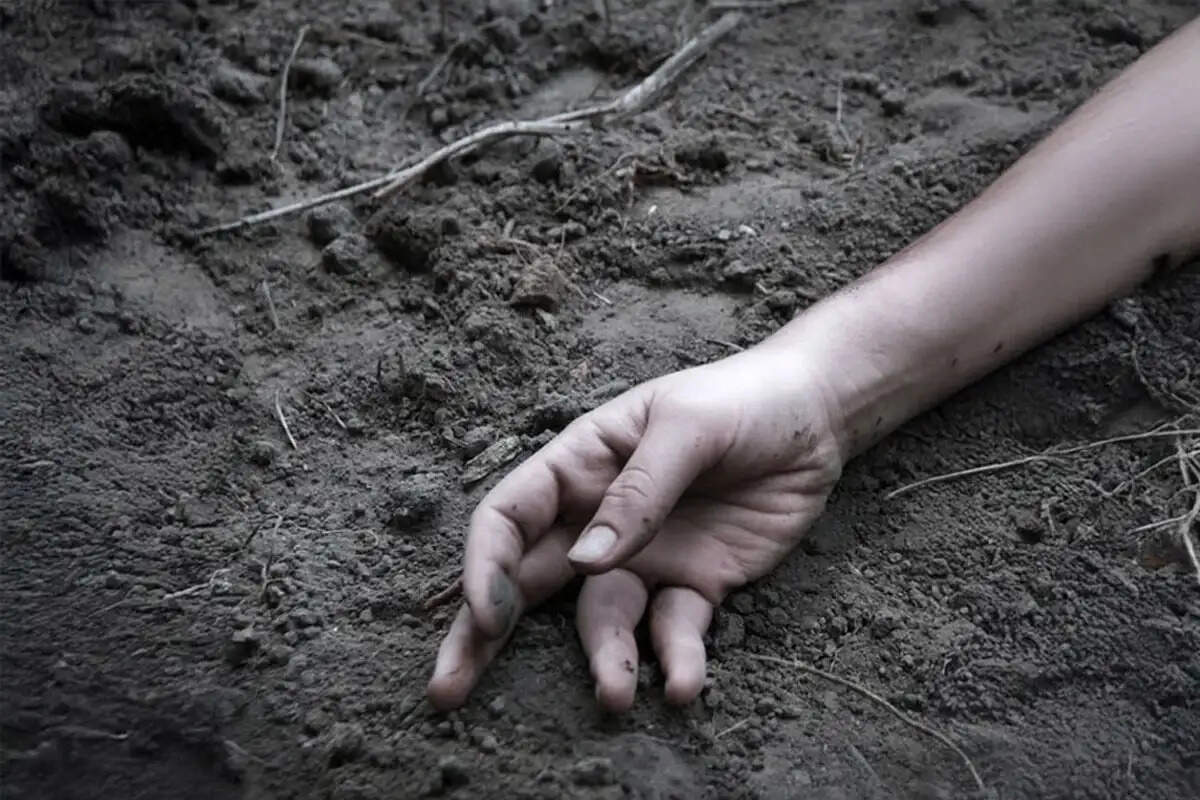 नर्स की अस्पताल में संदिग्ध परिस्थितियों में मौत, कमरे से मिला फंदे पर लटका शव