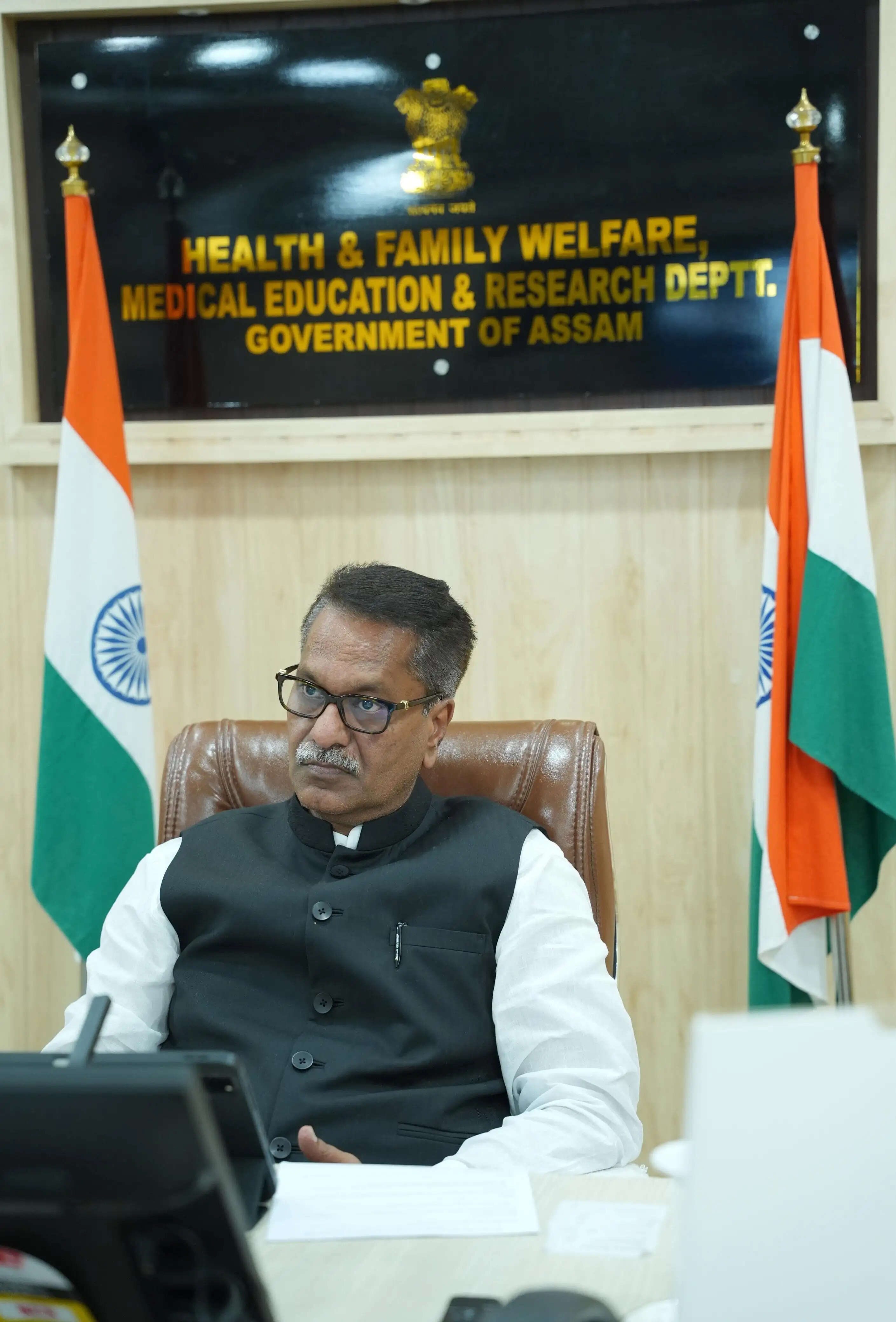 जापानी एन्सेफलाइटिस के खिलाफ युद्धस्तर पर तैयारी का मंत्री सिंघल ने दिए निर्देश