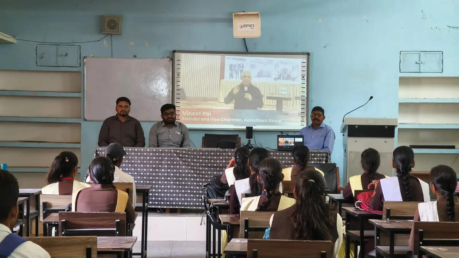 युवाओं को रोजगार देने वाला बनना चाहिए