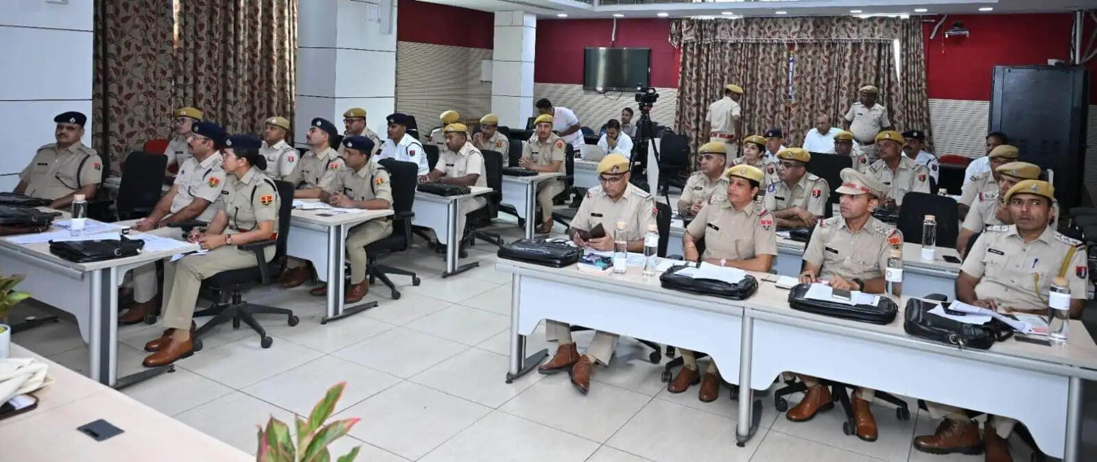नियमों की पालना और जिम्मेदार व्यवहार से ही सुरक्षित होंगी सड़कें: डीजी ट्रैफिक