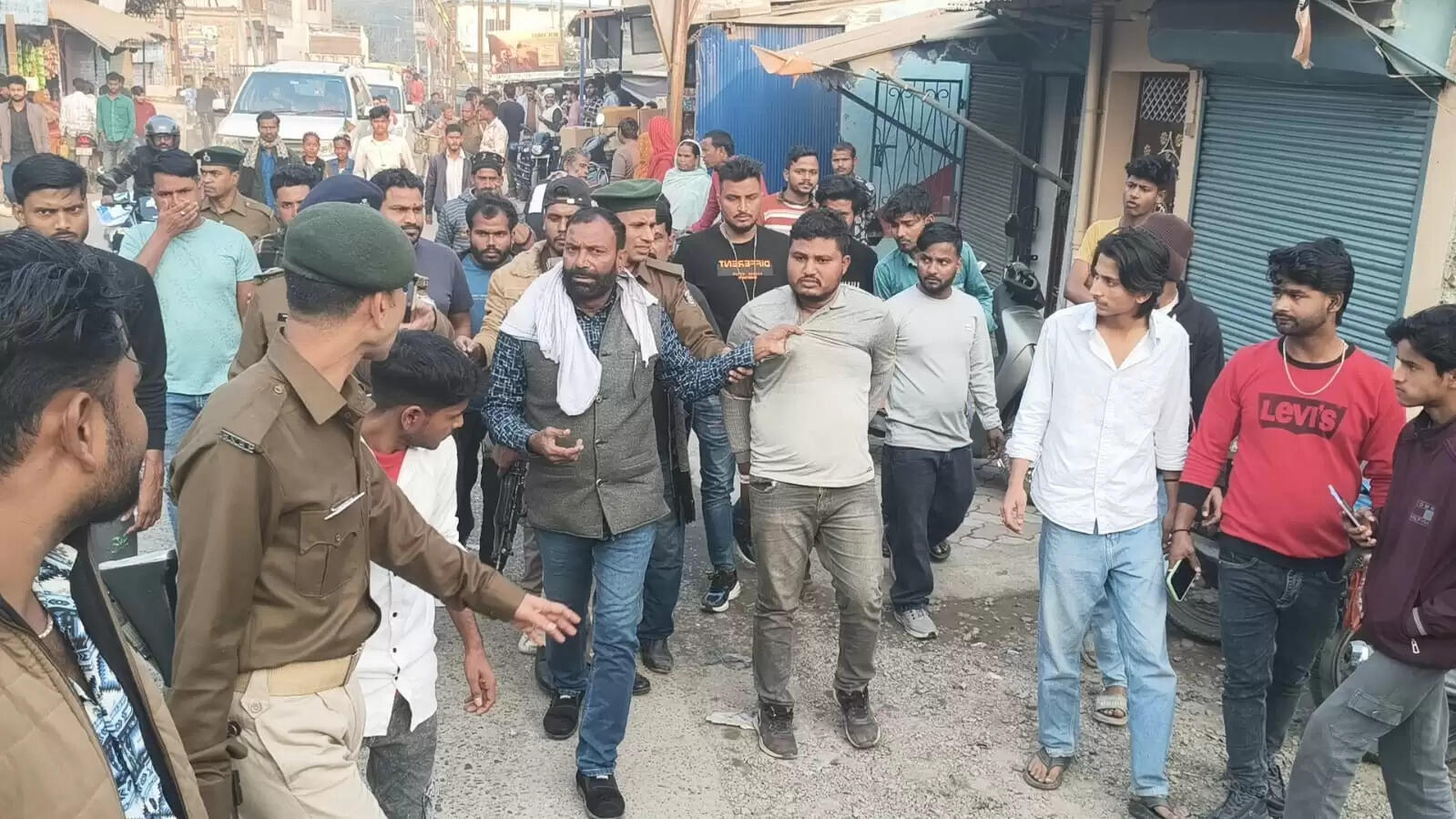 फौजी वर्दी में एटीएम कार्ड बदलकर 14 हजार की ठगी, एक आरोपित गिरफ्तार