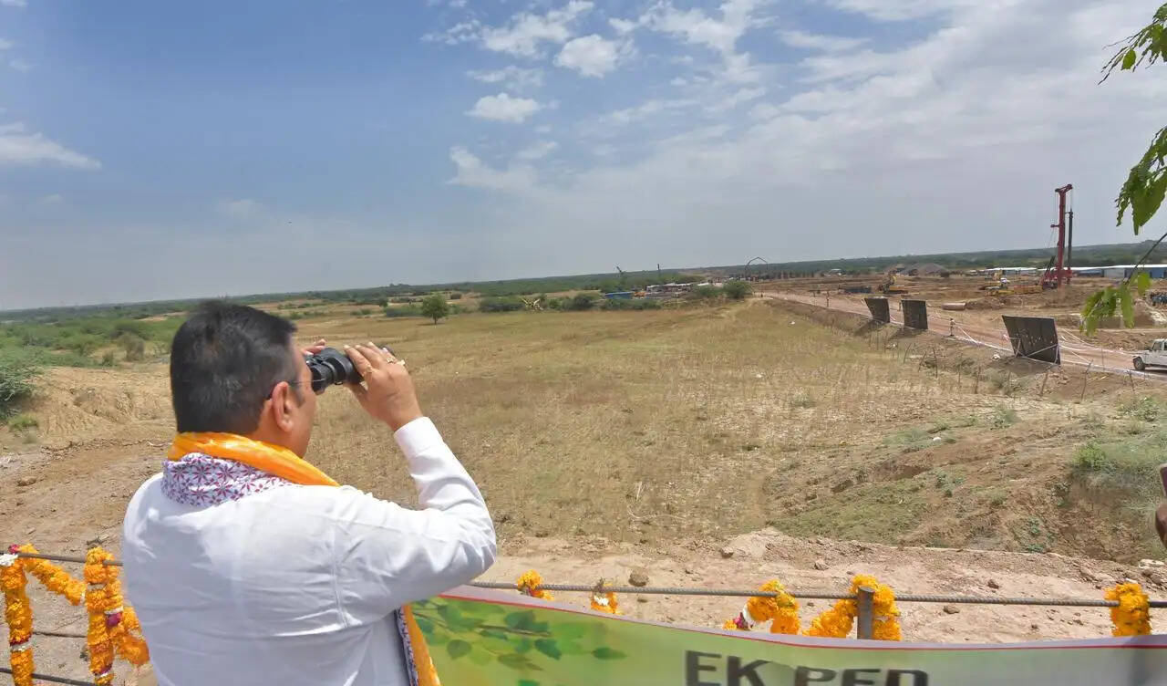 मुख्यमंत्री ने राम जल सेतु लिंक परियोजना के अंतर्गत निर्माणाधीन चंबल एक्वाडक्ट का किया निरीक्षण