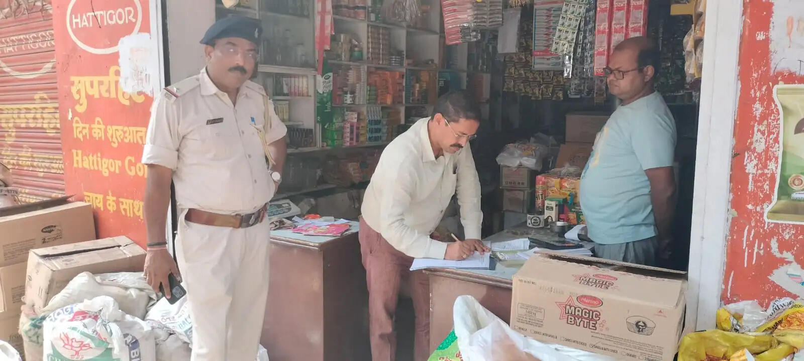 चास सदर बाजार में माप-तौल विभाग की रेड, कांटा जब्त