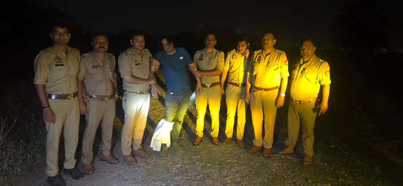 नोएडा में पुलिस मुठभेड़ में हत्या का आरोपित घायल, गिरफ्तार