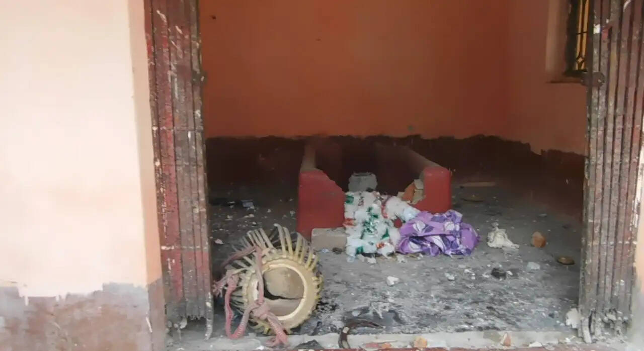 मुर्शिदाबाद डायरी-वे हमारे पड़ोसी थे, बहुत अच्छे संबंध थे लेकिन सब लूट ले गए