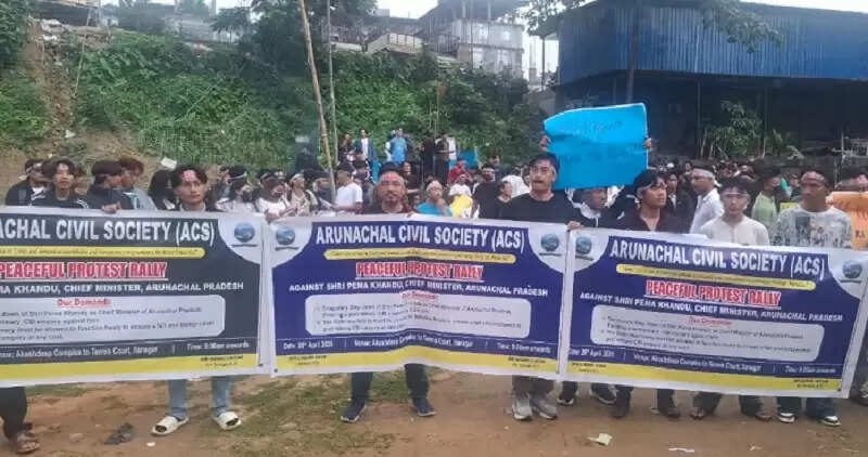 मुख्यमंत्री खांडू के इस्तीफे की मांग को लेकर रैली