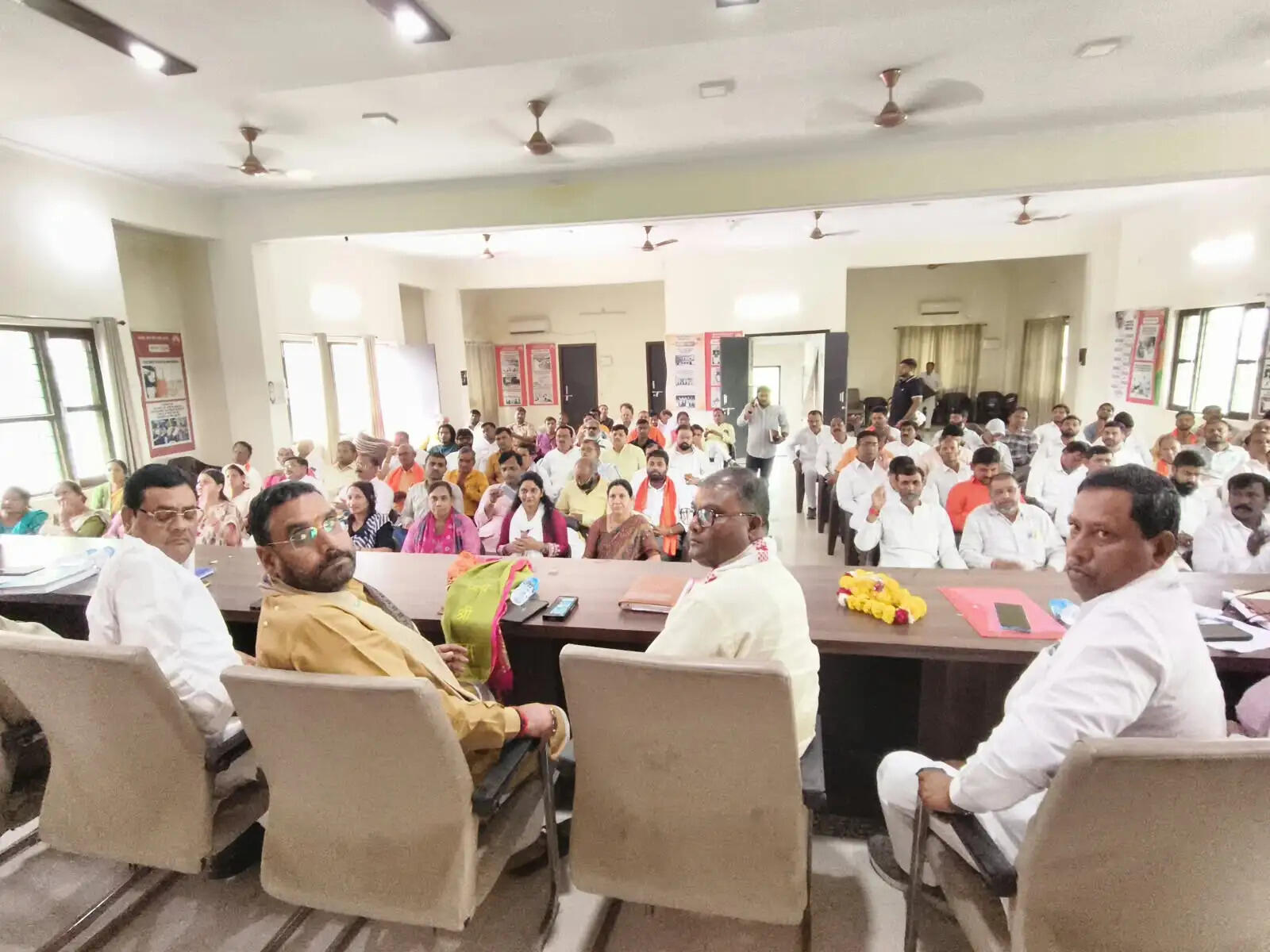 आगरा खंड शिक्षक एवं स्नातक विधान परिषद चुनाव : एमएलसी चुनाव की जीत के लिए भाजपाइयों ने झोंकी ताकत