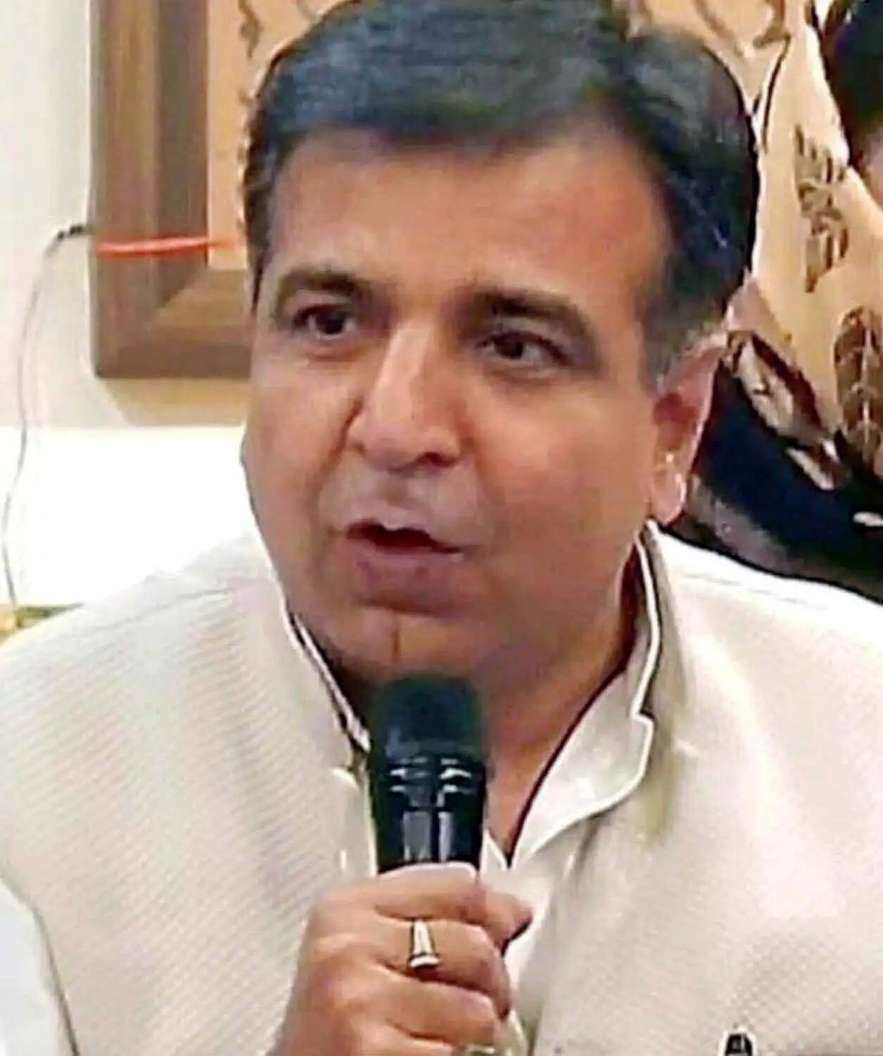 गुरुग्राम: जो अस्पताल बनना था वर्ल्ड क्लास, वह थर्ड क्लास भी नहीं रहा: पंकज डावर