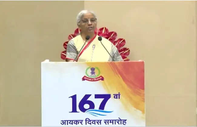 ईमानदार करदाताओं को सहूलियत दें, कर चोरी पर सख्ती करें: वित्त मंत्री सीतारमण