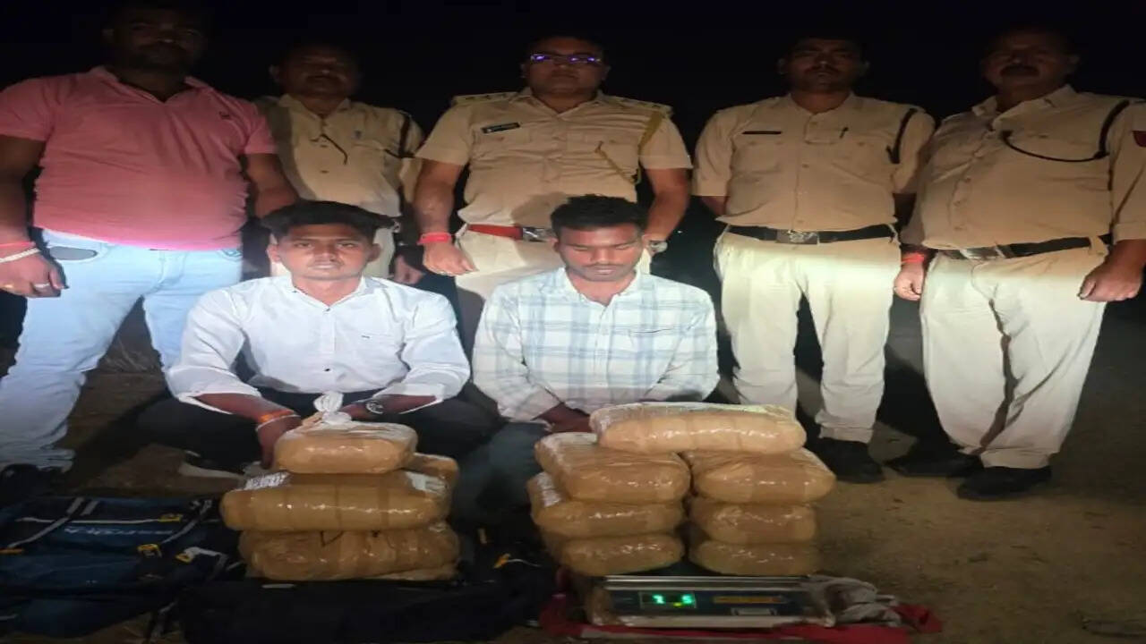 अंबिकापुर : 14 किलो गांजा के साथ दो तस्कर गिरफ्तार, तीन फरार