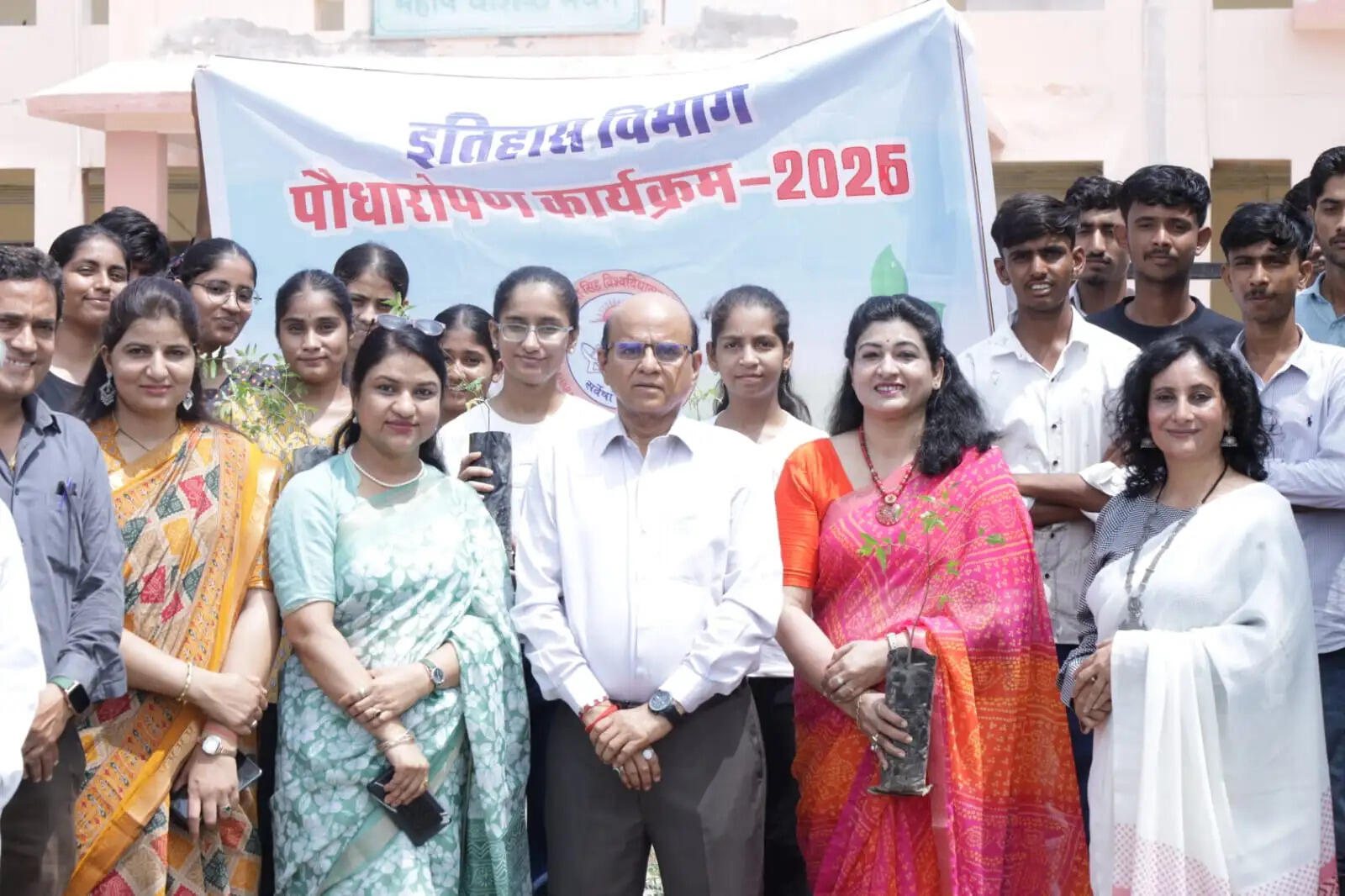 प्राचीन काल से रहे हैं मनुष्य और प्रकृति के बीच गहरे संबंध : कुलगुरु&nbsp;मनोज दीक्षित