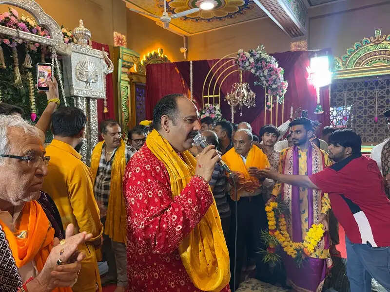 कुबेरेश्वरधाम पर राधा नाम संकीर्तन में उमड़ा आस्था का सैलाब, पंडित प्रदीप मिश्रा ने दिया अच्छे कर्म करने का संदेश