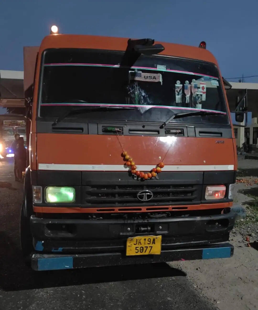 लखनपुर में गोवंश तस्करी की कोशिश नाकाम, 17 गोवंश मुक्त